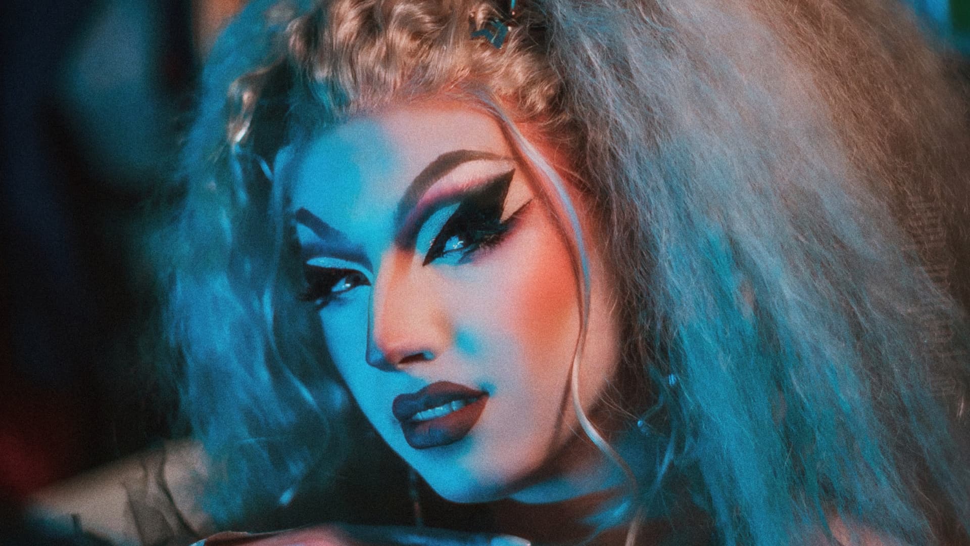Ein Comedy Solo Abend mit Drag Queen "Kaisa Schmoan" – Johann Strauss Apotheke